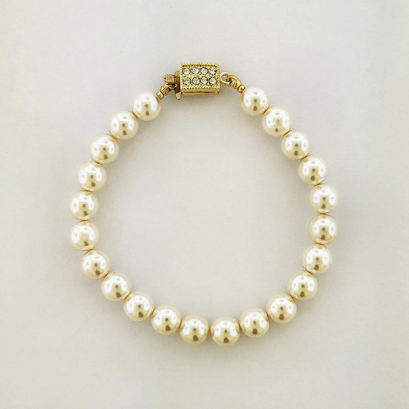 Pearl Bracelet with Gold-Plated Box Clasp