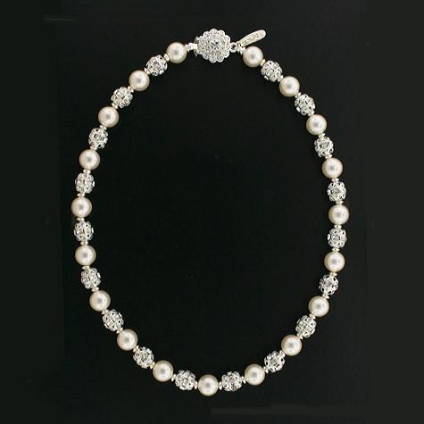 Pearl Necklace with Detailed Metal Accents